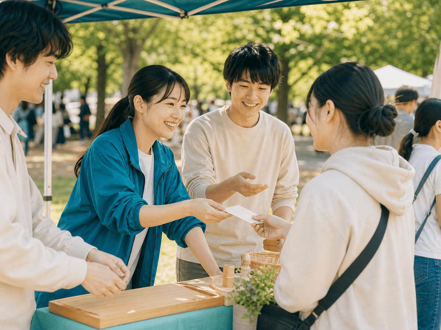 地域イベントで受付を支えるボランティア